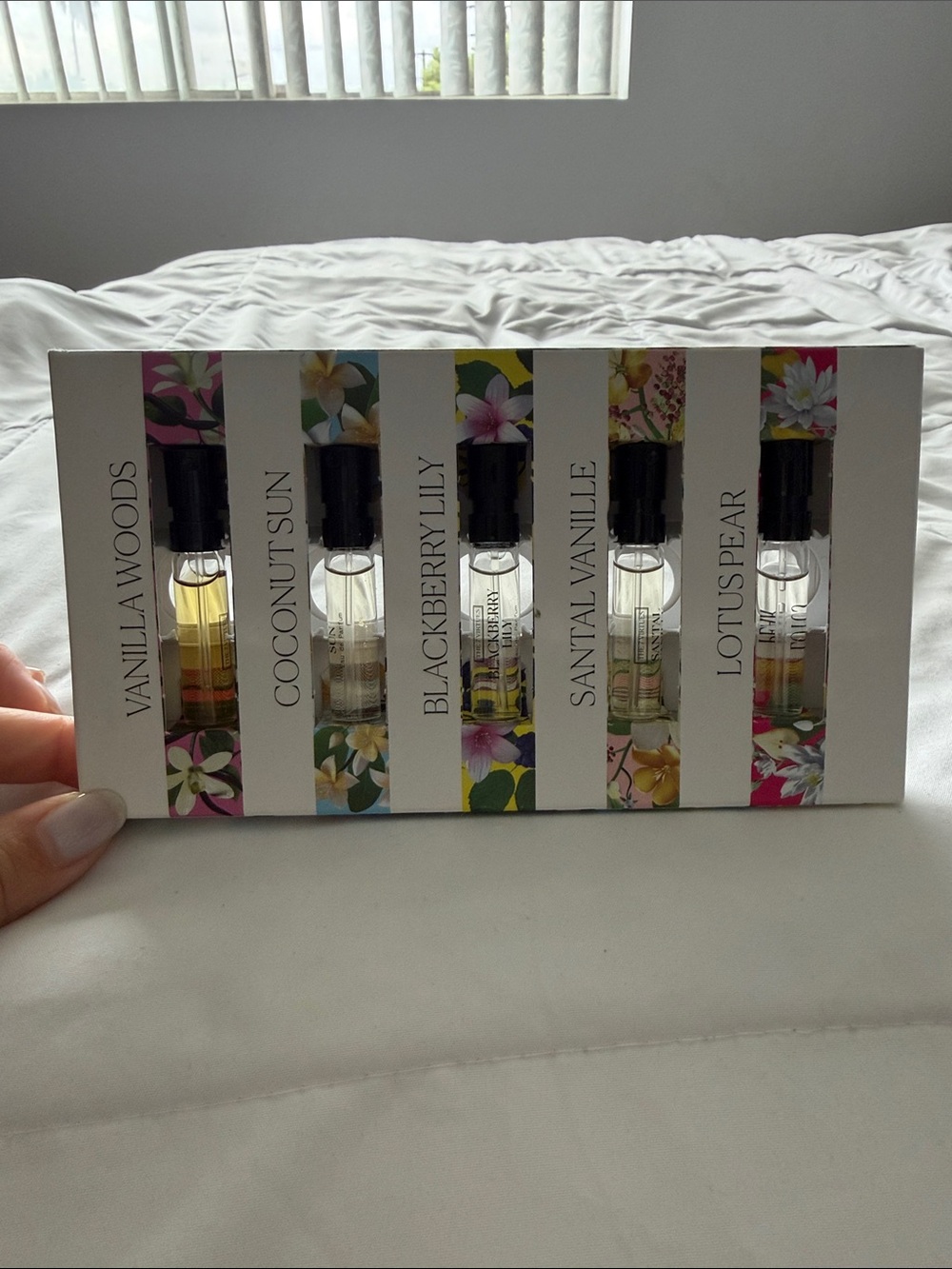 The 7 Virtues Perfume Discovery Set - Picture 2 of 3